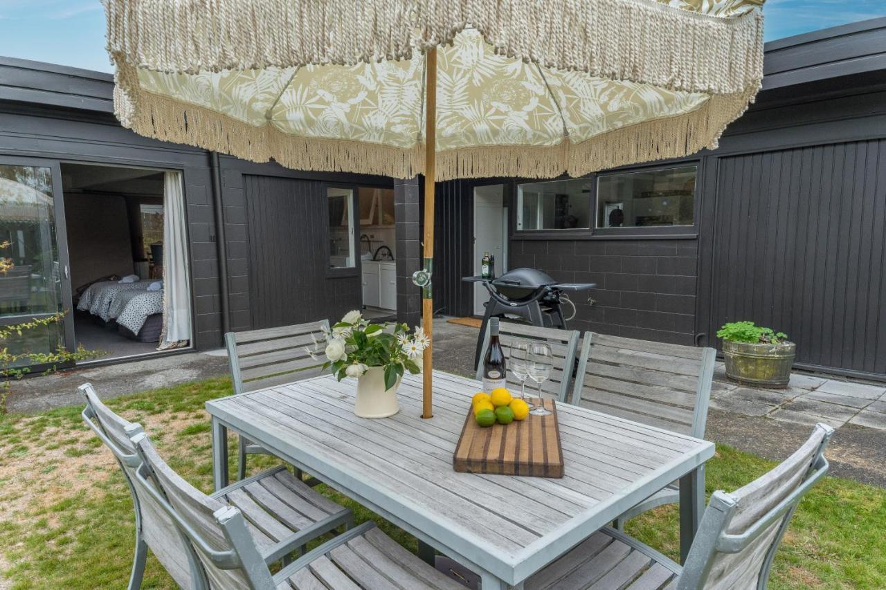 Henry'S Bach Villa Taupo Exterior photo