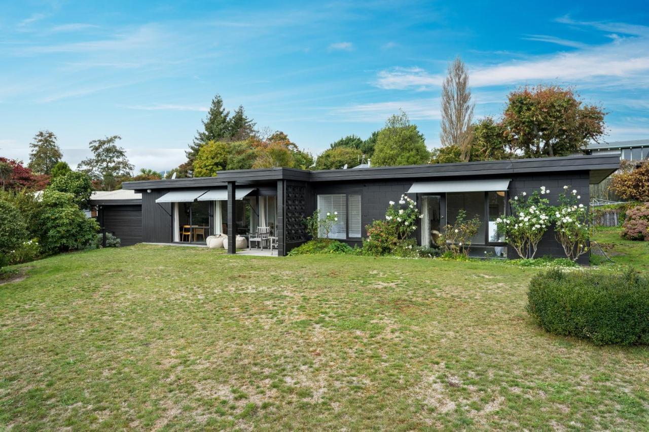 Henry'S Bach Villa Taupo Exterior photo
