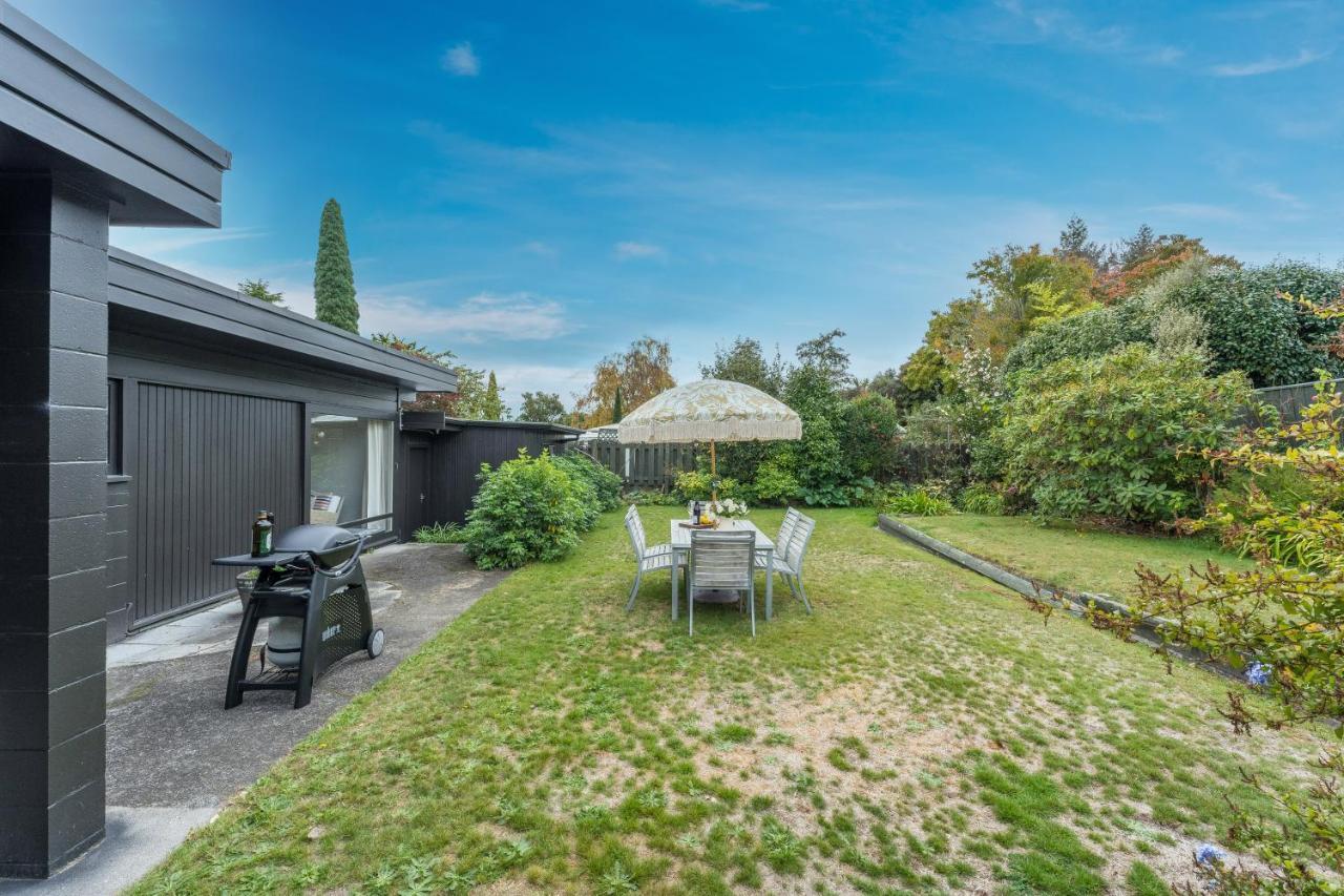Henry'S Bach Villa Taupo Exterior photo
