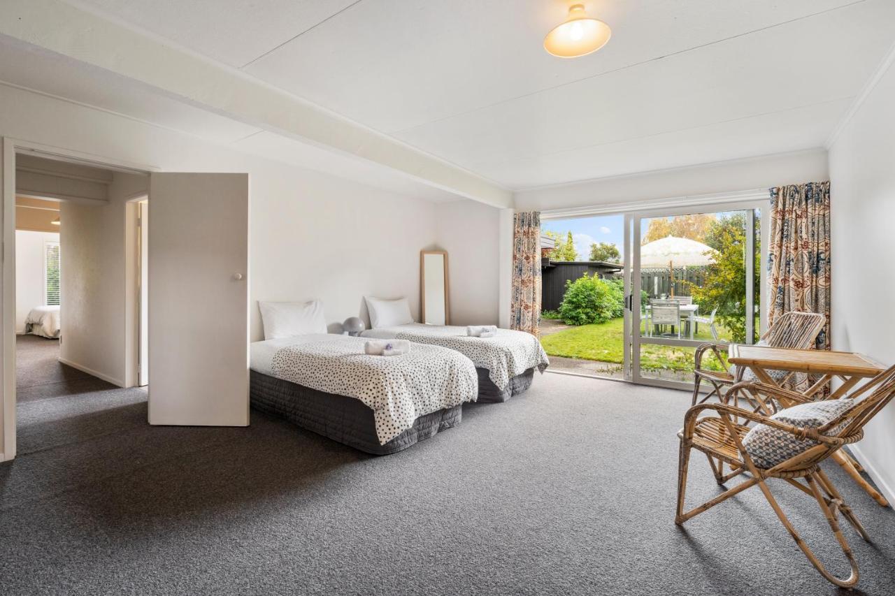 Henry'S Bach Villa Taupo Exterior photo